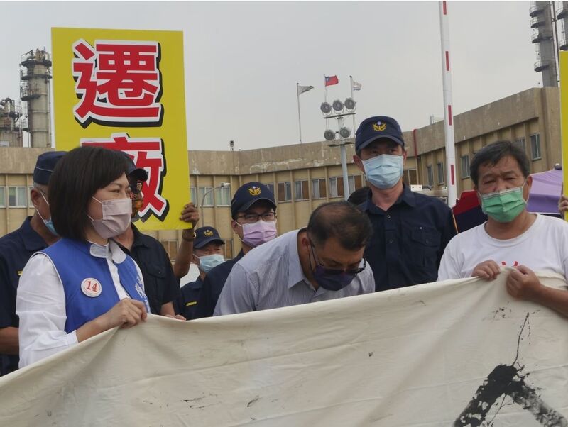 漾新聞|陳麗娜與大林蒲居民抗議「不遷村就遷廠」揚言埋鍋造飯長期抗爭