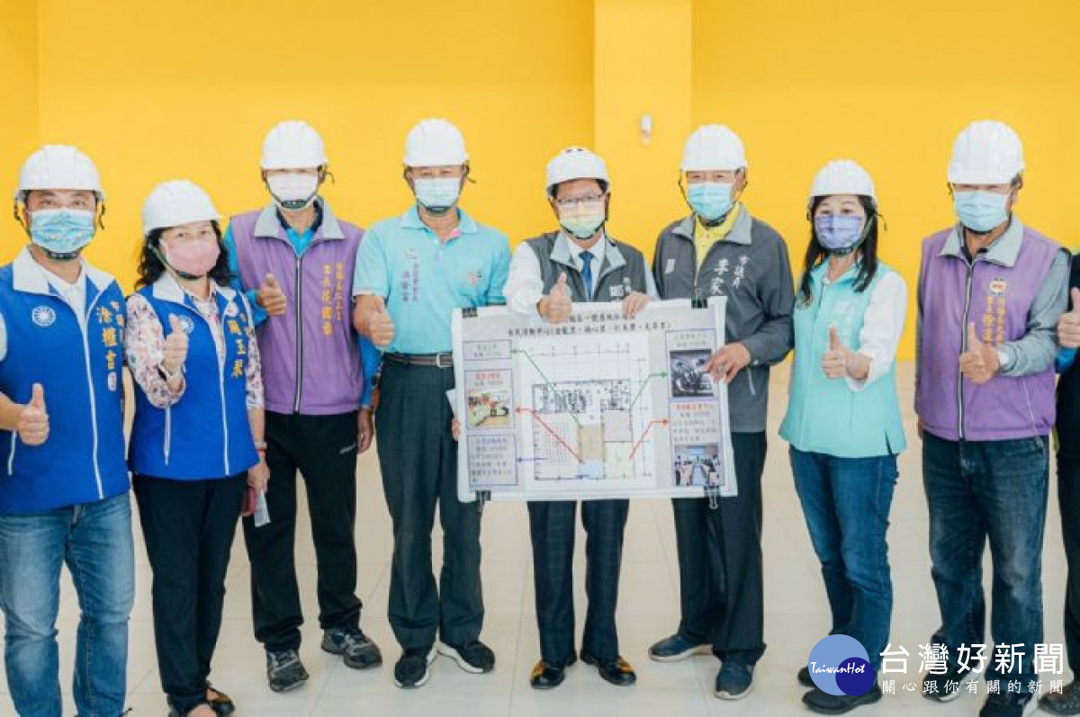 桃園市長鄭文燦前往楊梅區，與貴賓視察「楊梅一號」基地公共服務棟工程進度。