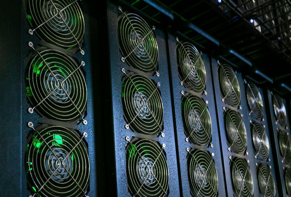 熊市骨牌效應!北美最大比特幣挖礦公司Core Scientific面臨破產,單日跌超75%