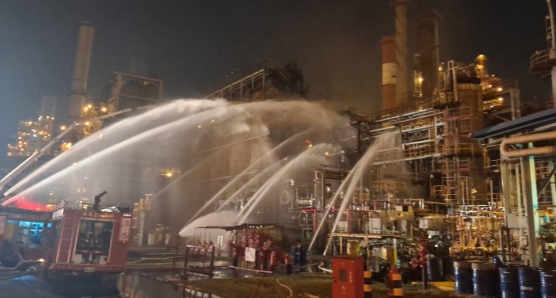 大林煉油廠火警 陳其邁親赴現場指揮救災 火勢撲滅無傷亡