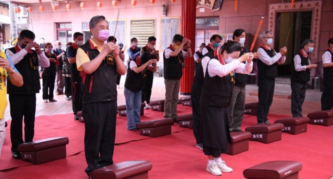 徐榛蔚率縣府團隊參拜宮廟 為花蓮祈福