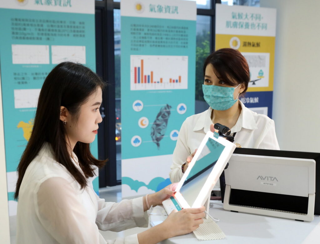 台灣奇士美化粧品結合業界最新「AI智能肌齡檢測」系統,證實"敏感、暗沉"為多數台灣人最主要的肌膚問題,顯見濕熱氣候對於肌膚狀態的影響巨大。