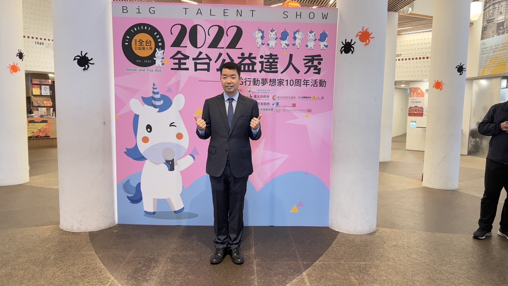 圖片說明:行動夢想家基金會執行長韓佳宏平時熱心公益,愛心不落人後。(記者楊國域攝)