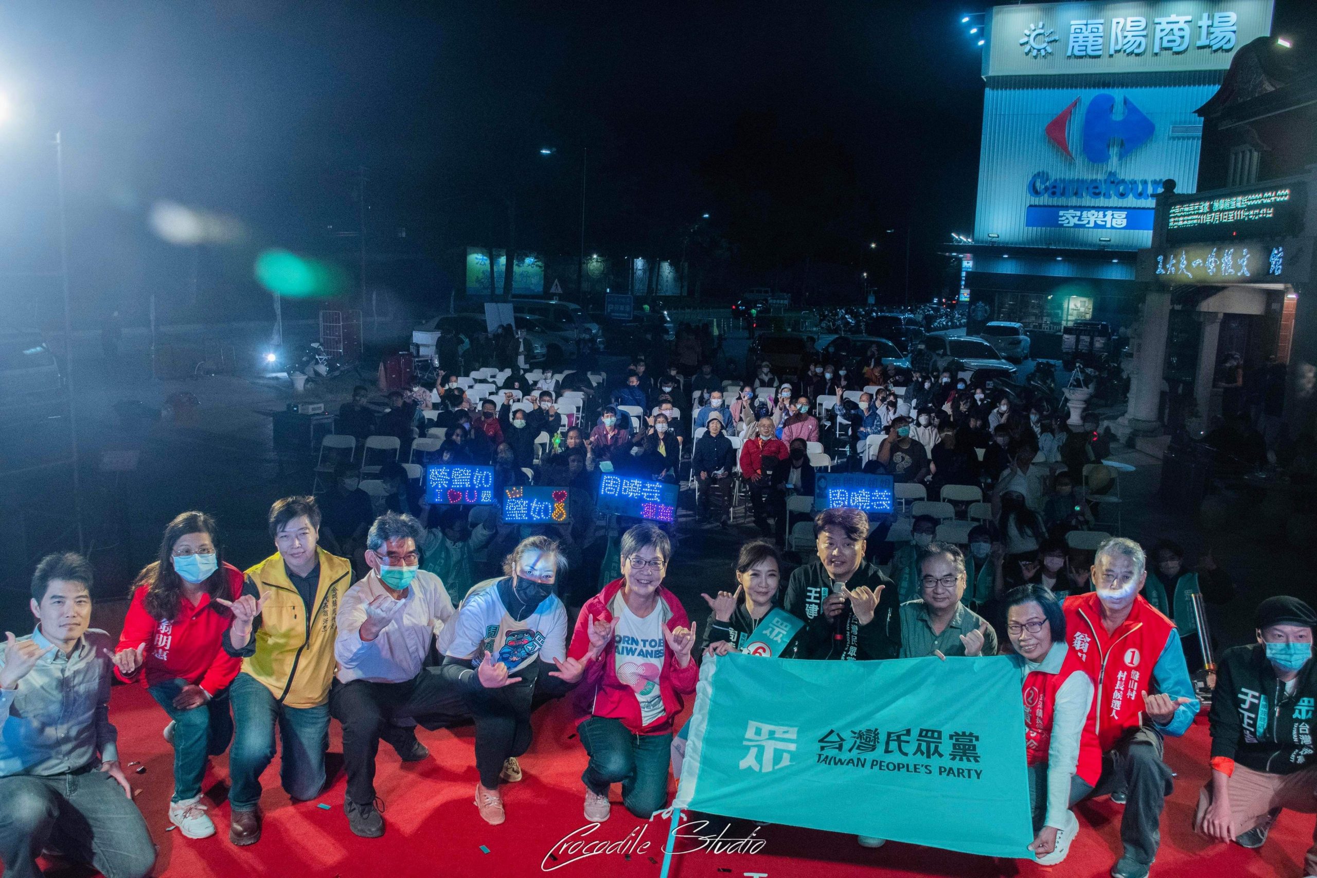 圖片說明：前立法委員蔡壁如（左六）親自到場力挺。（圖/周曉芸提供）