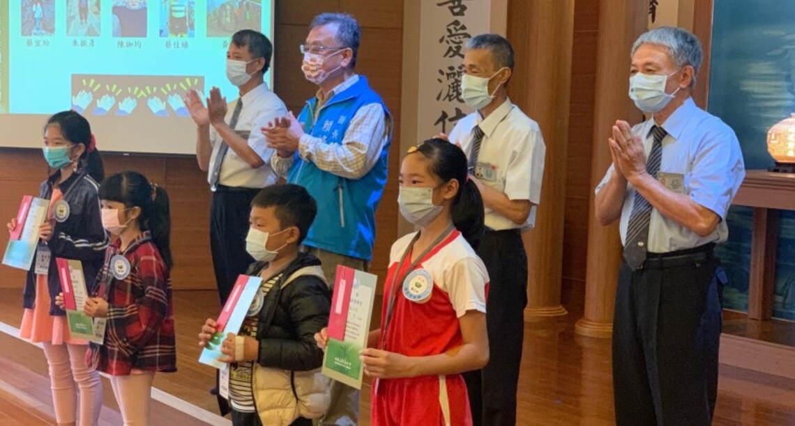 賴峰偉出席慈濟新芽獎頒獎 勉勵弱勢學子積極向學