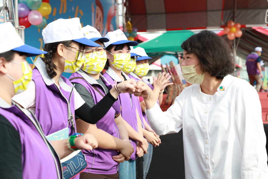 市長與大家打招呼