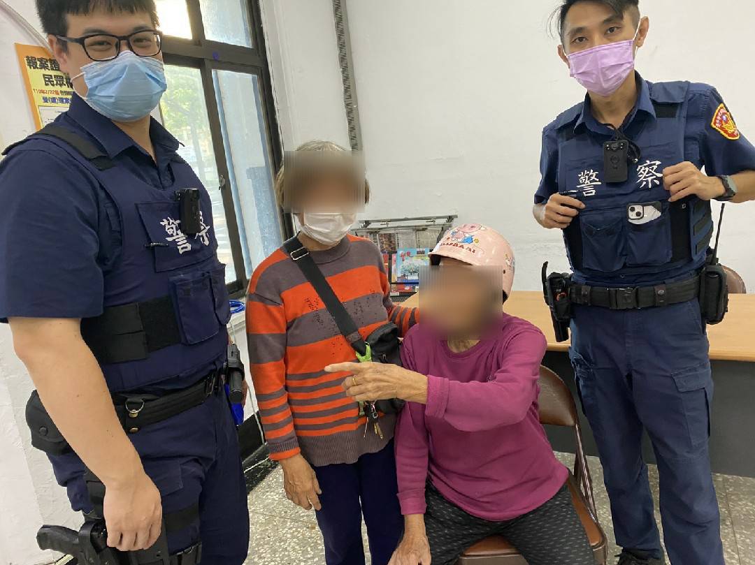 ▲西區派出所員警利用警政系統交叉比對,成功幫九旬阿嬤找到回家路 (圖/台中市警察局 提供)
