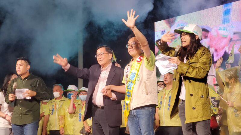 漾新聞|陳水扁為陳致中披戰袍 陳其邁授戰旗象徵旗開得勝