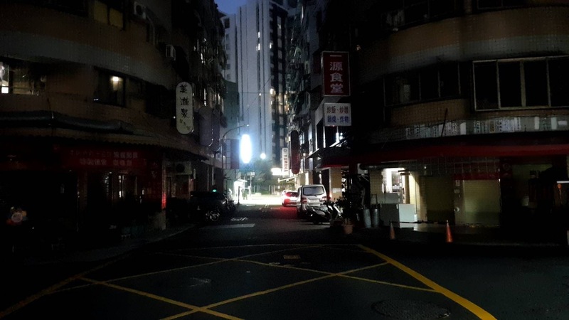 漾新聞|鳳山巷弄路燈又罷工 李雅靜籲夜色昏暗天雨路滑政府應該將心比心