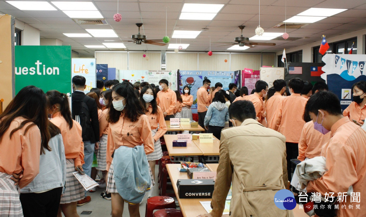 壽山高中第九屆應用英語科專題展開幕,將展出應英科學生自製的英文桌遊。
