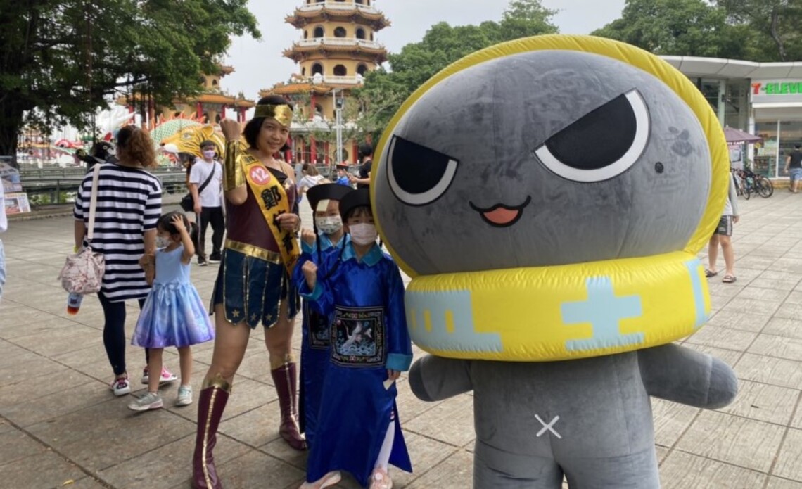 萬聖節從恐龍變裝到神力女超人 左楠市議員候選人更關心銀髮族就業問題