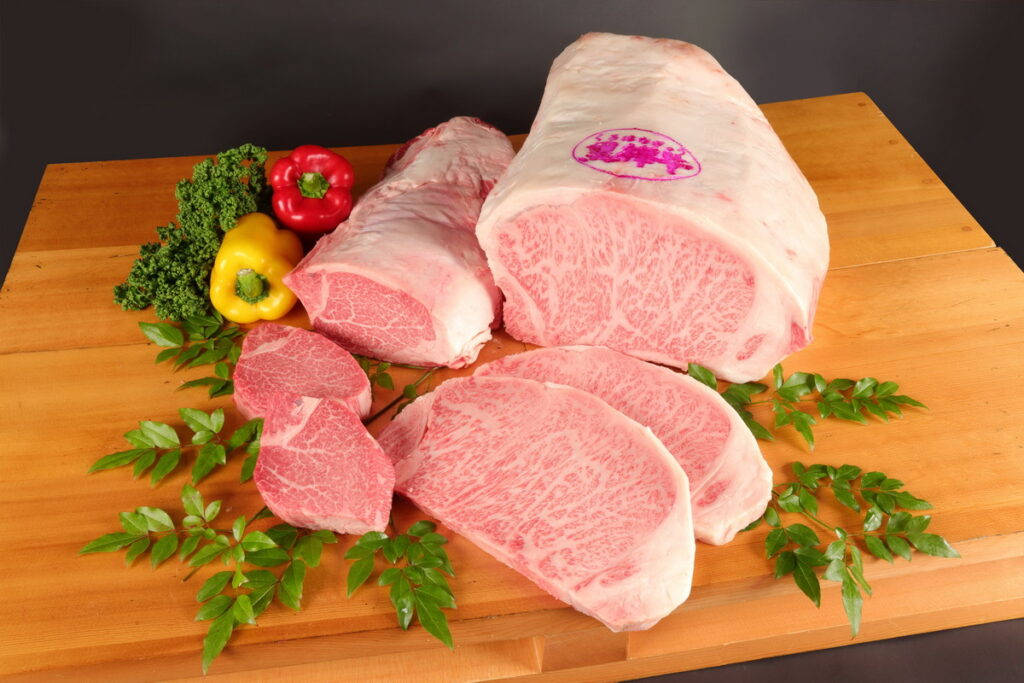 首發登台的黑樺牛是最高等級的A5 BMS 12,無論在「精肉率」、「油花交雜(BMS)」、「肉質組成」、「色澤(BCS)」及「脂肪顏色與質量(BFS)」上, 都是上上之選。