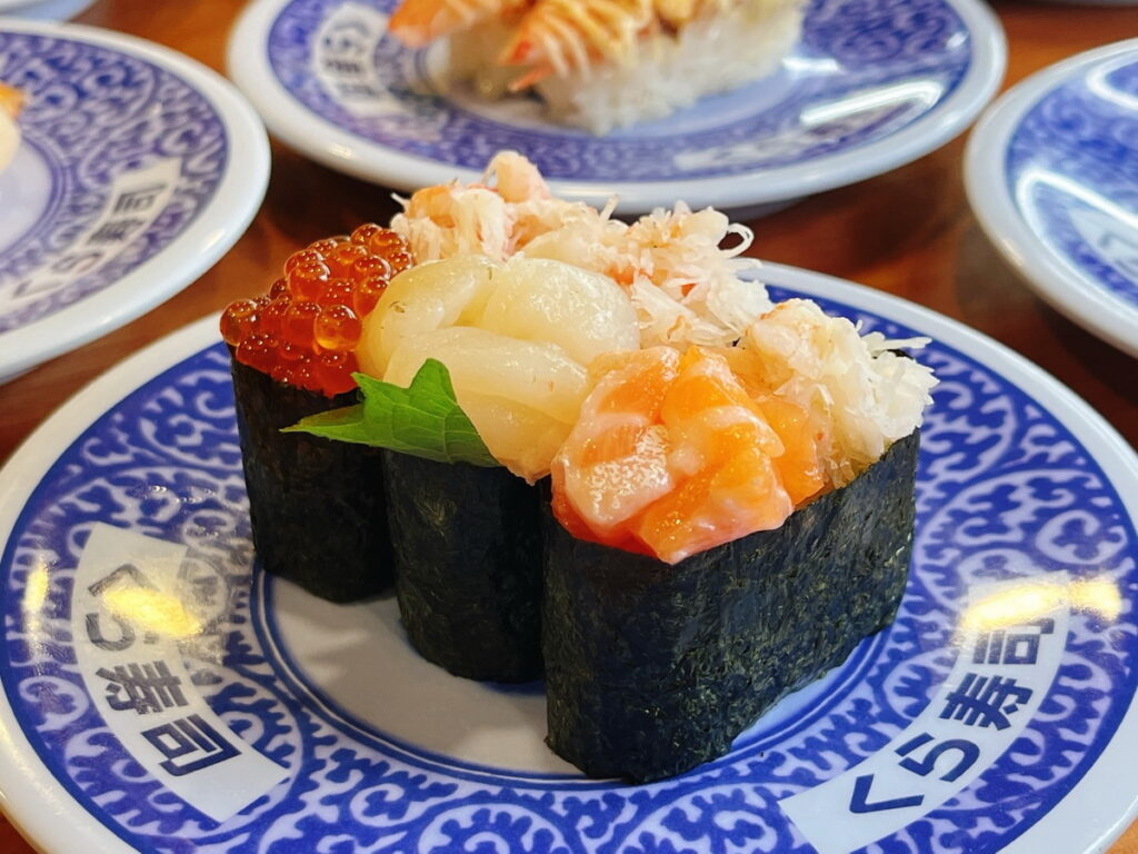 蟹肉軍艦三重奏NT80元 (主打)