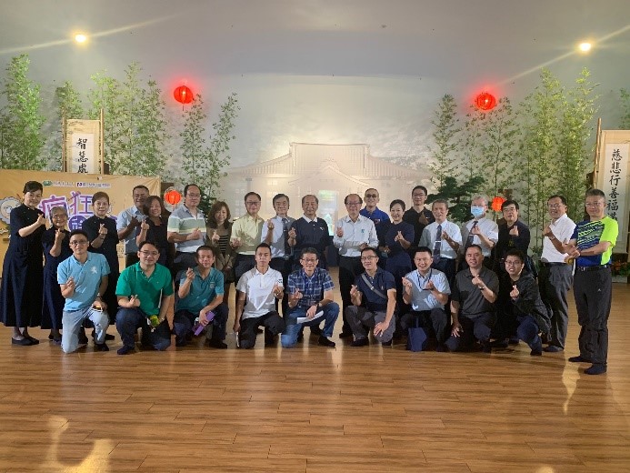 ▲中警四分局行動週報移師慈濟靜思堂,展開一場知識之旅 (圖/台中市警察局 提供)