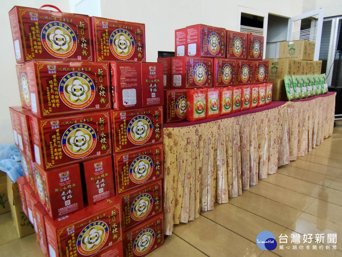 彰化縣府結合世界彰化同鄉總會,捐贈200多萬物資關懷弱勢。圖/記者鄧富珍攝