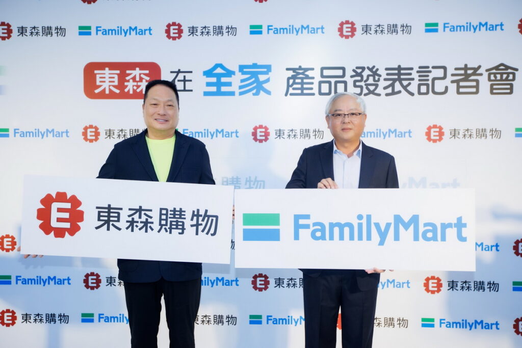 (左)東森購物王令麟董事長 (右)全家便利商店 葉榮廷董事長