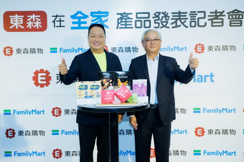 (左)東森購物王令麟董事長 (右)全家便利商店 葉榮廷董事長(2)今11月1日舉辦東森在全家 產品發表記者會推廣四項東森自營商品