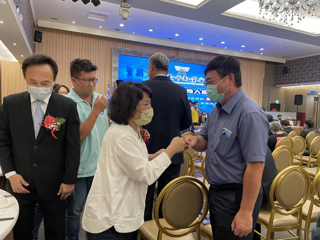 嘉義市長候選人黃敏惠親赴「第76屆商人節慶祝大會」，除了給予所有嘉義市各商家誠摯的祝福