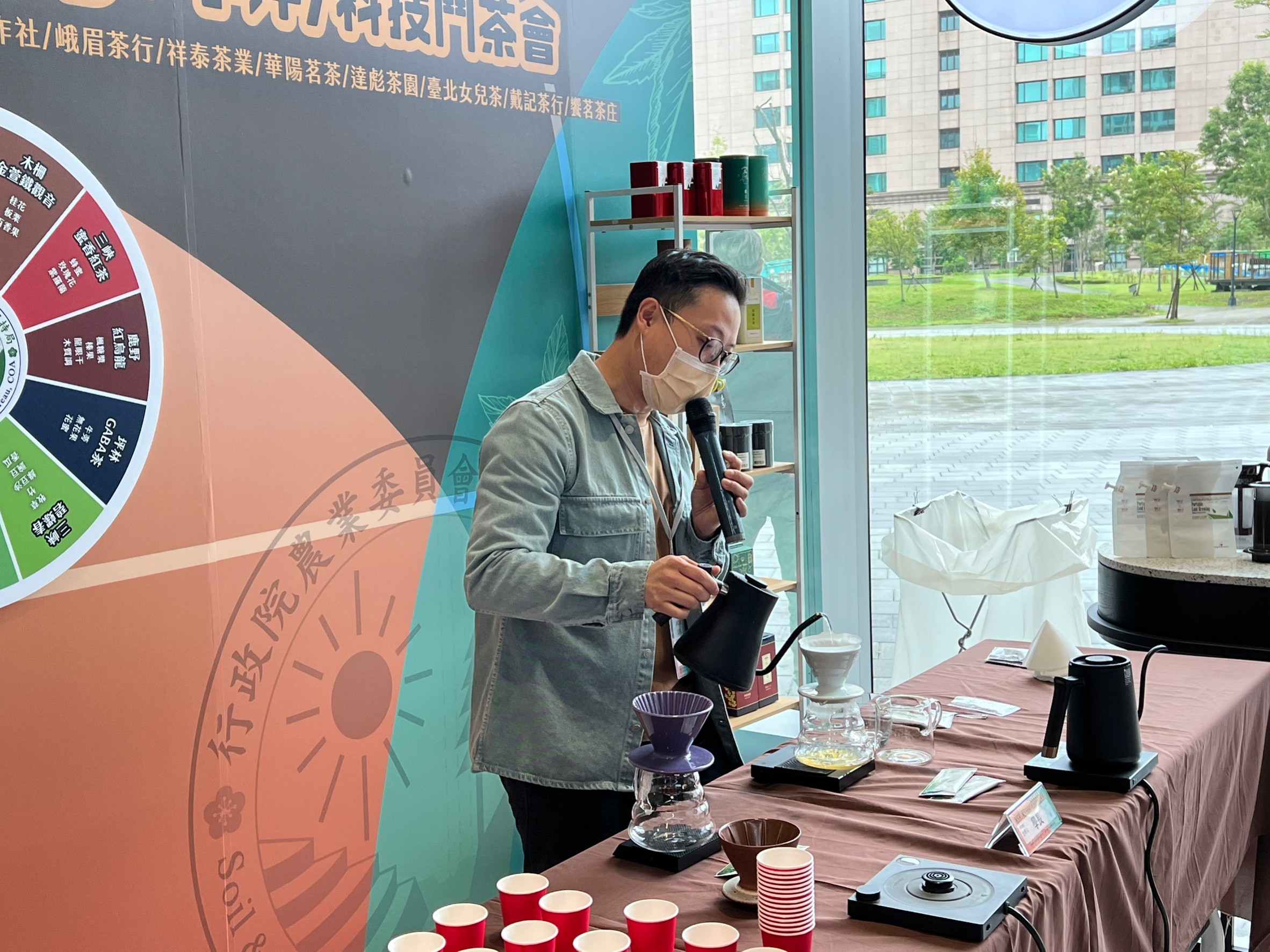 ▲東方茶，西方WAY：手沖/科技鬥茶會登場。(圖/城基國際提供)