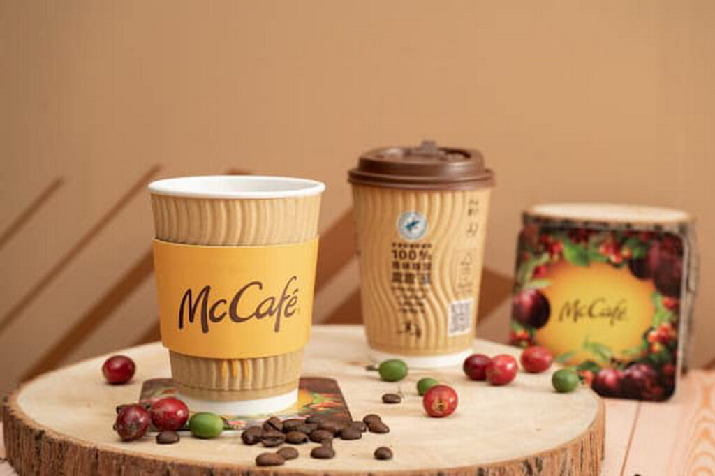 麥當勞McCafé「阿里山雲霧單品咖啡」11/9起限量上市,攜手「優遊吧斯」鄒族文化部落,催生台灣本產唯一「雨林聯盟認證」咖啡豆。