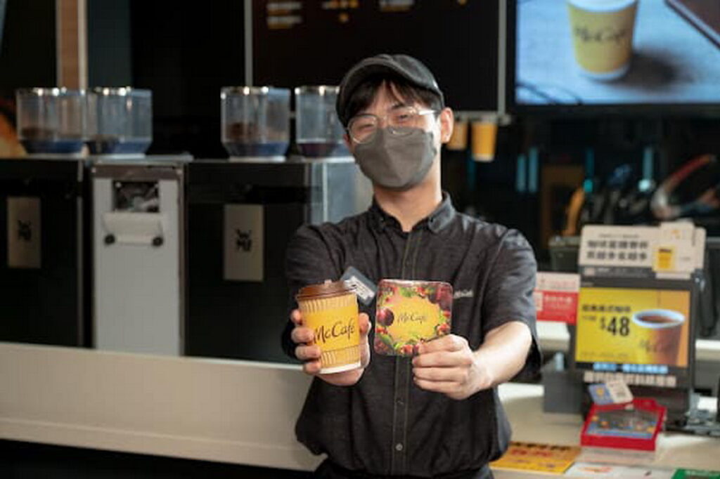 台灣麥當勞攜手優遊吧斯鄒族文化部落,推出「阿里山雲霧單品咖啡」,透過雨林聯盟認證讓本土咖啡接軌國際舞台。