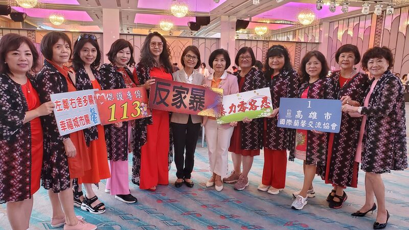 漾新聞|高雄市國際蘭馨會攜手8分會反家暴上街頭 姊妹齊心女人挺女人