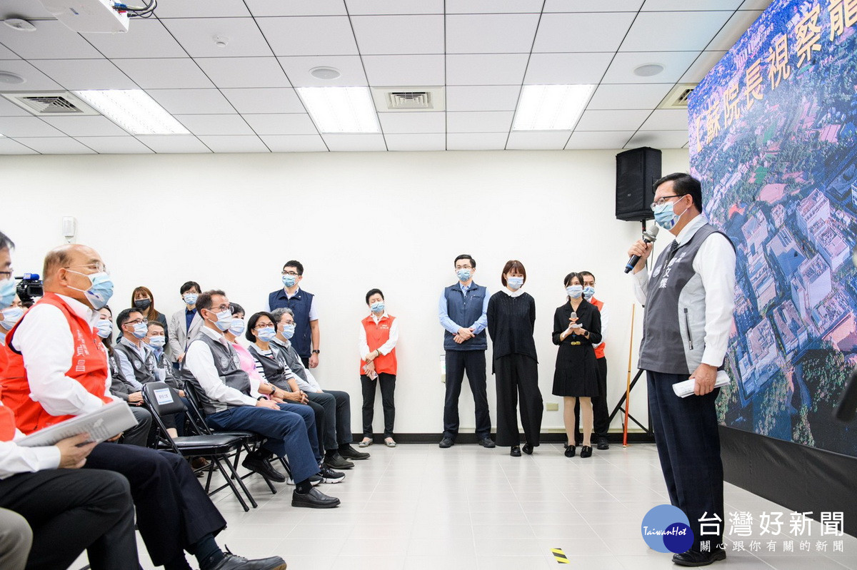行政院長蘇貞昌視察龍潭科學園區,桃園市長鄭文燦於會中致詞。