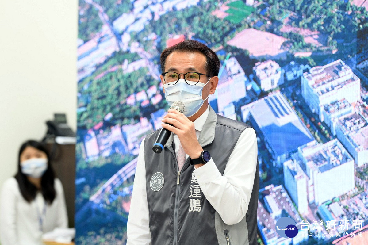 行政院長蘇貞昌視察龍潭科學園區,民進黨桃園市長候選人鄭運鵬於會中致詞。
