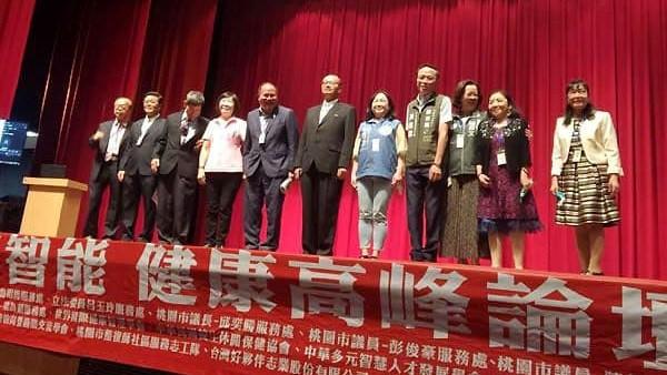 桃園市長鄭文燦被爆料邀請「經濟黨」主席張采明出席活動,遭批又是雙標。國民黨桃園市議員舒翠玲臉書