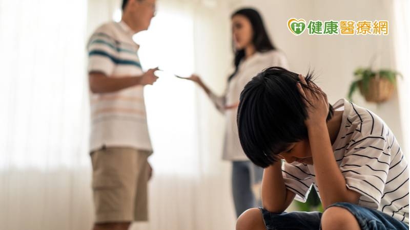孩子突然拒學 原因竟出自父母「1 舉動」
