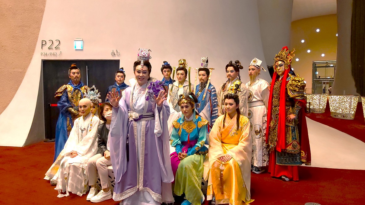 彩排後，孫翠鳳與演員各自演出飾演的角色與心得。（圖/陳惠玲攝影）