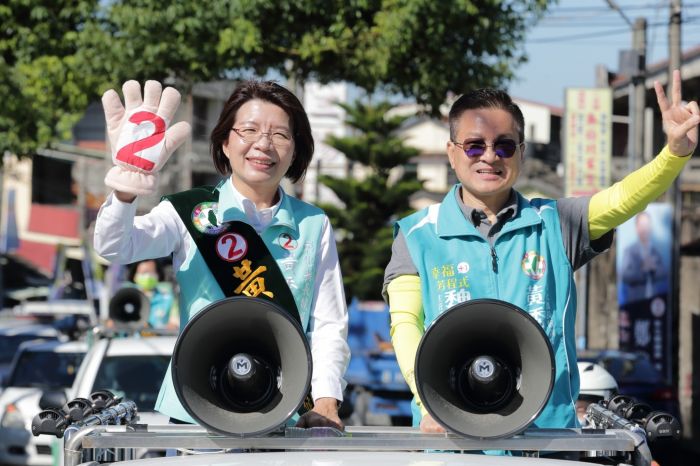 田中二水車隊掃街 民進黨彰化縣長候選人黃秀芳:勝選只差最後一哩路