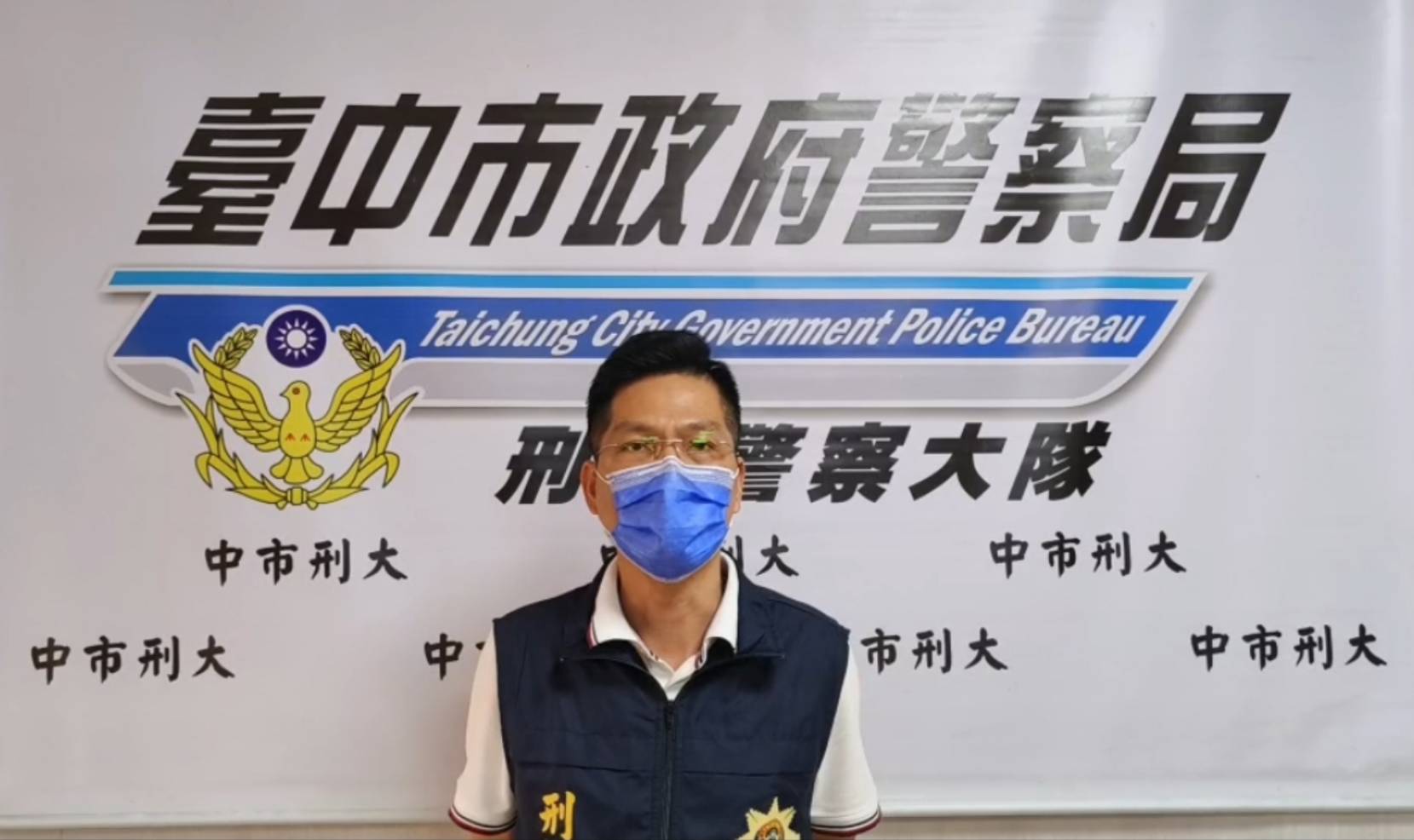 圖片說明：臺中市刑大偵六隊隊長楊志源說明案情。(記者林㤈輝翻攝)