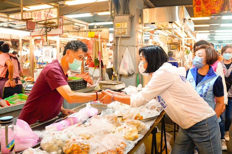 漾新聞|柯志恩三民掃街獲熱烈反應 指興達與大林火力發電應儘速於2024除役