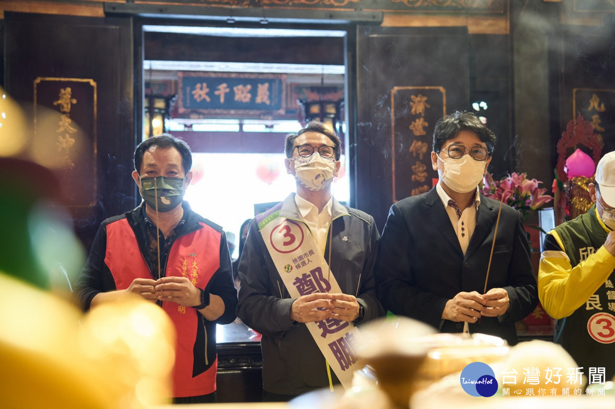 桃園市長候選人鄭運鵬與立委趙正宇前往大溪區最香火鼎盛的福仁宮、普濟堂參香祈福。<br /><br /> <br /><br />