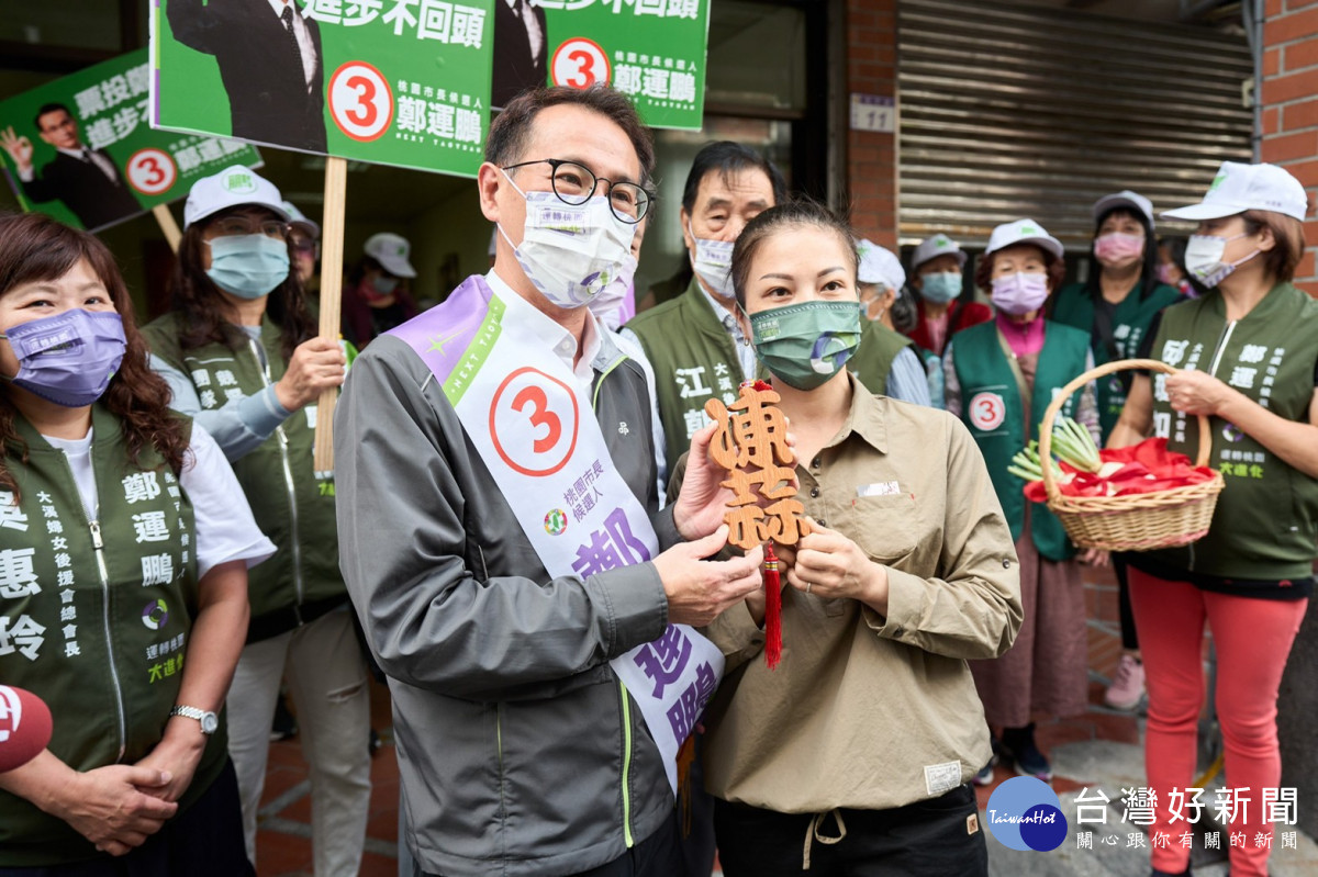 桃園市長候選人鄭運鵬前往大溪區大溪市場進行掃街拜票。<br /><br /> <br /><br />