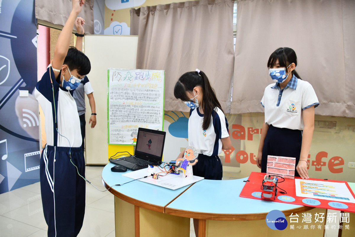 首座湖北國小科技暨雙語教室「湖北探索館」揭牌啟用。圖/彰化縣政府提供