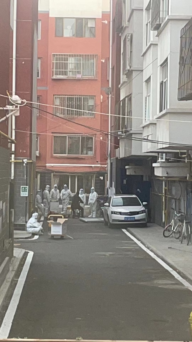染上新冠的名稱,我們用兩條線確診,大陸民眾用小陽人/波新聞