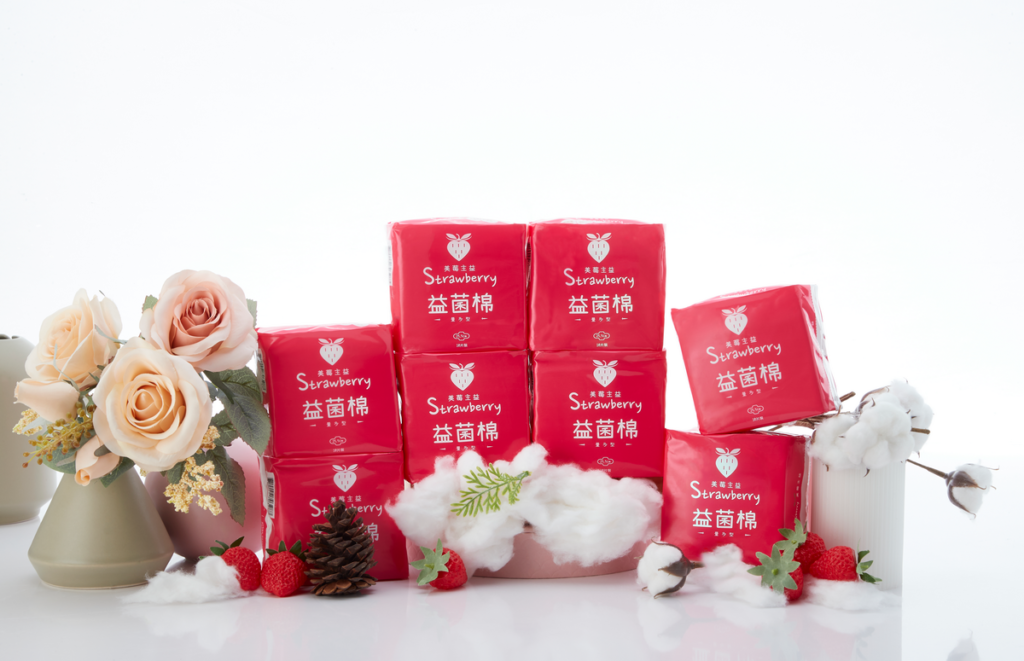 東森購物今年新研發的自營商品「Strawberry益生菌衛生棉」11月起進軍全家超商販售,2包裝售價$129。