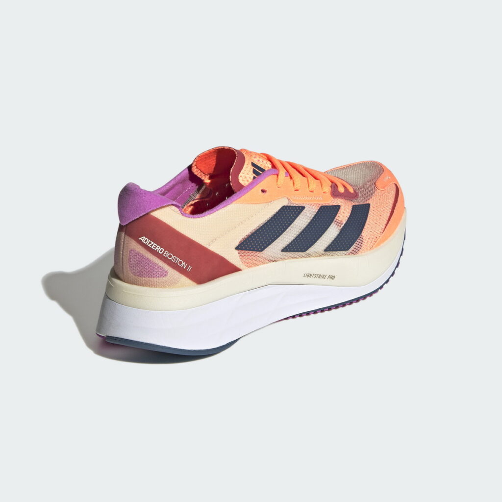adidas Adizero家族系列多款繽紛新色同步登場,主打的螢光橘色搶目光