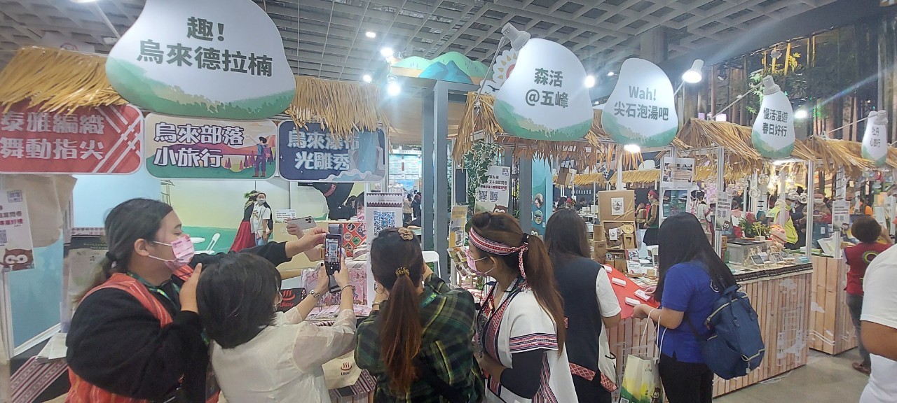 趣!烏來德拉楠 瀑布光雕/泰雅編織/部落旅行 圖:記者加言拍攝
