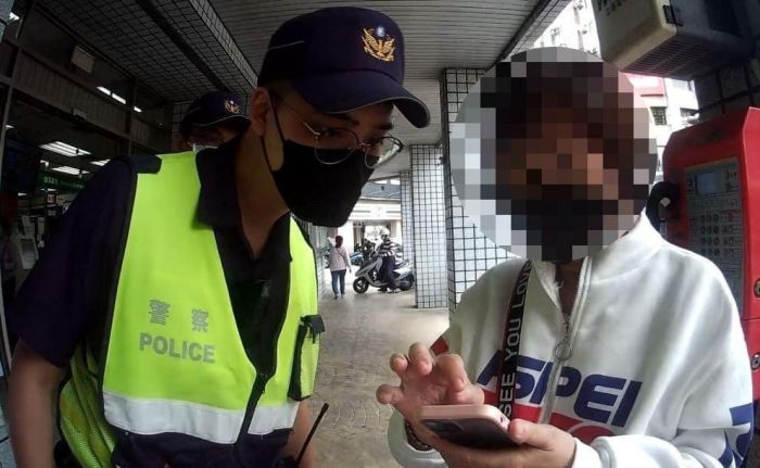 愛的禮物卡關須先匯款? 竹南警與郵局職員即時阻詐
