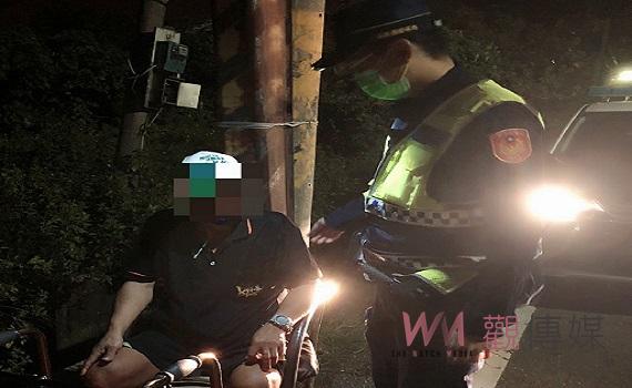 獨居老翁累癱路旁　警耐心傾聽協助返家
