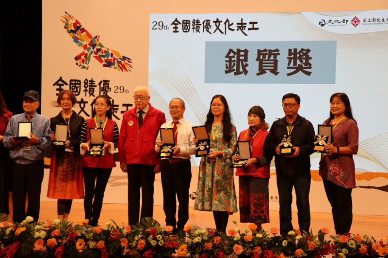 漾新聞|高市圖兩志工關翠華與羅曉薇獲頒全國績優文化志工個人獎