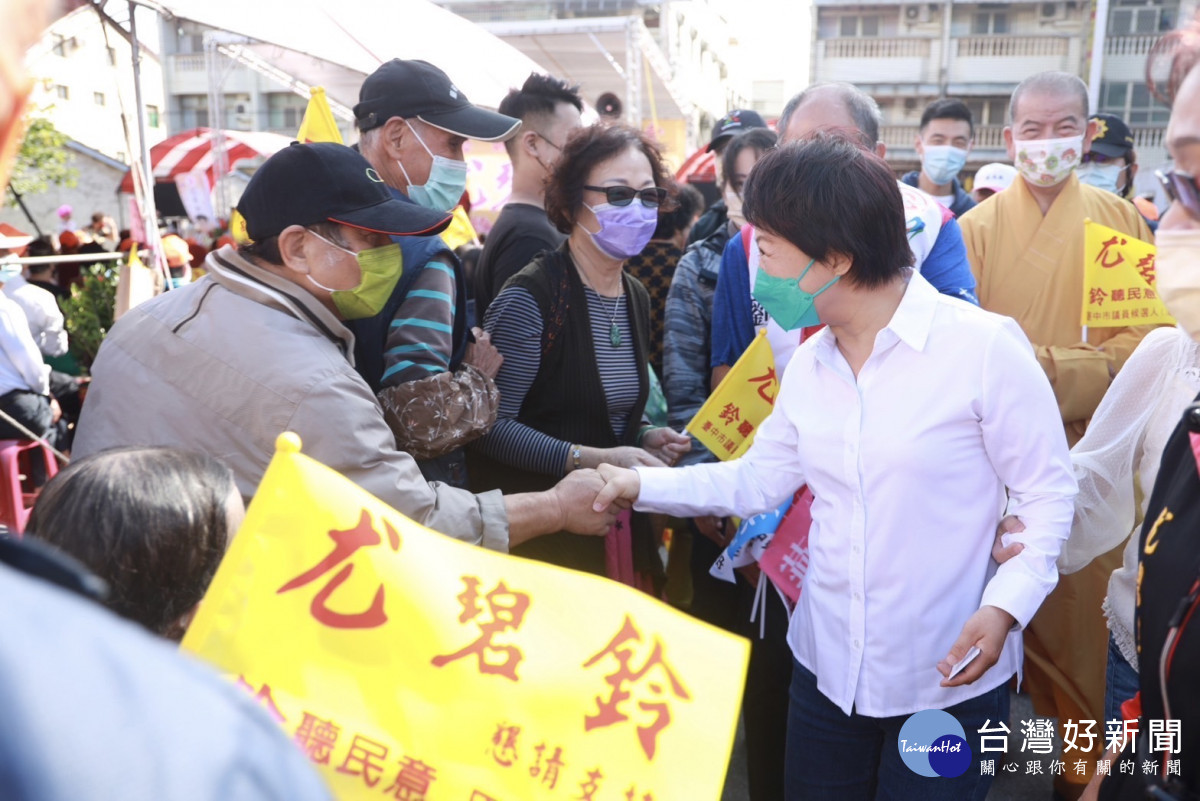盧秀燕出席尤碧鈴競選總部成立大會,現場超過500位支持者熱情高喊凍蒜。