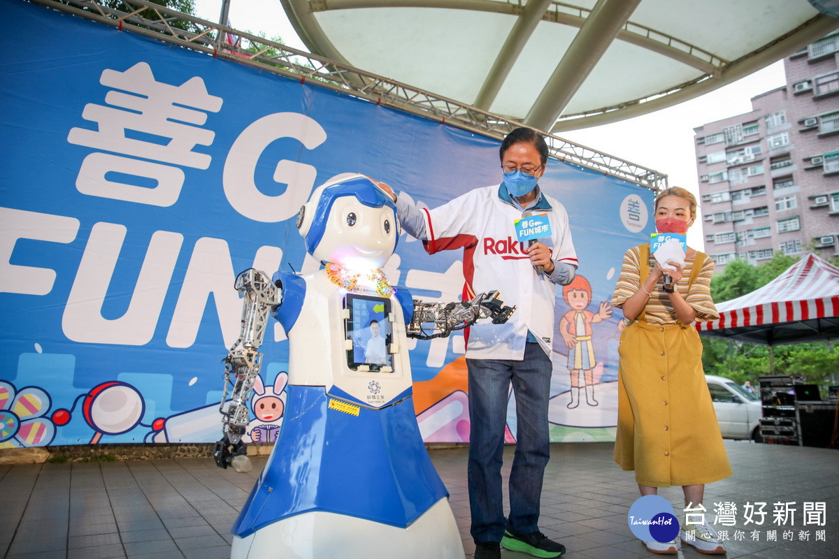 國民黨桃園市長候選人張善政出席《善Go Fun城市》龜山站活動,與親子們互動同樂。
