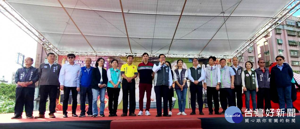 鄭市長感謝楊梅區農會各產銷班的參與，以及所有鄉親挺農會、挺在地、挺農產，讓楊梅不斷進步成長。<br /><br /> <br /><br /> 