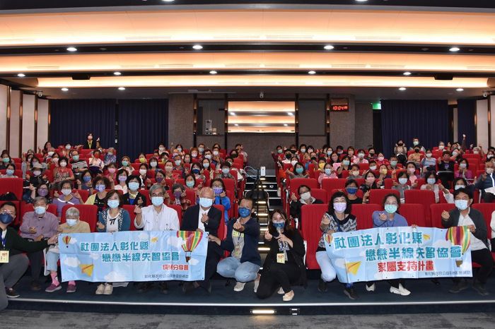 《您好，我是誰？》 曹汶龍以醫者及照顧者分享照顧失智家庭經驗
