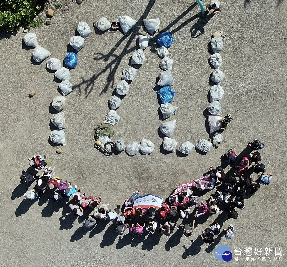 元智師生護地球 新屋石滬淨灘趣