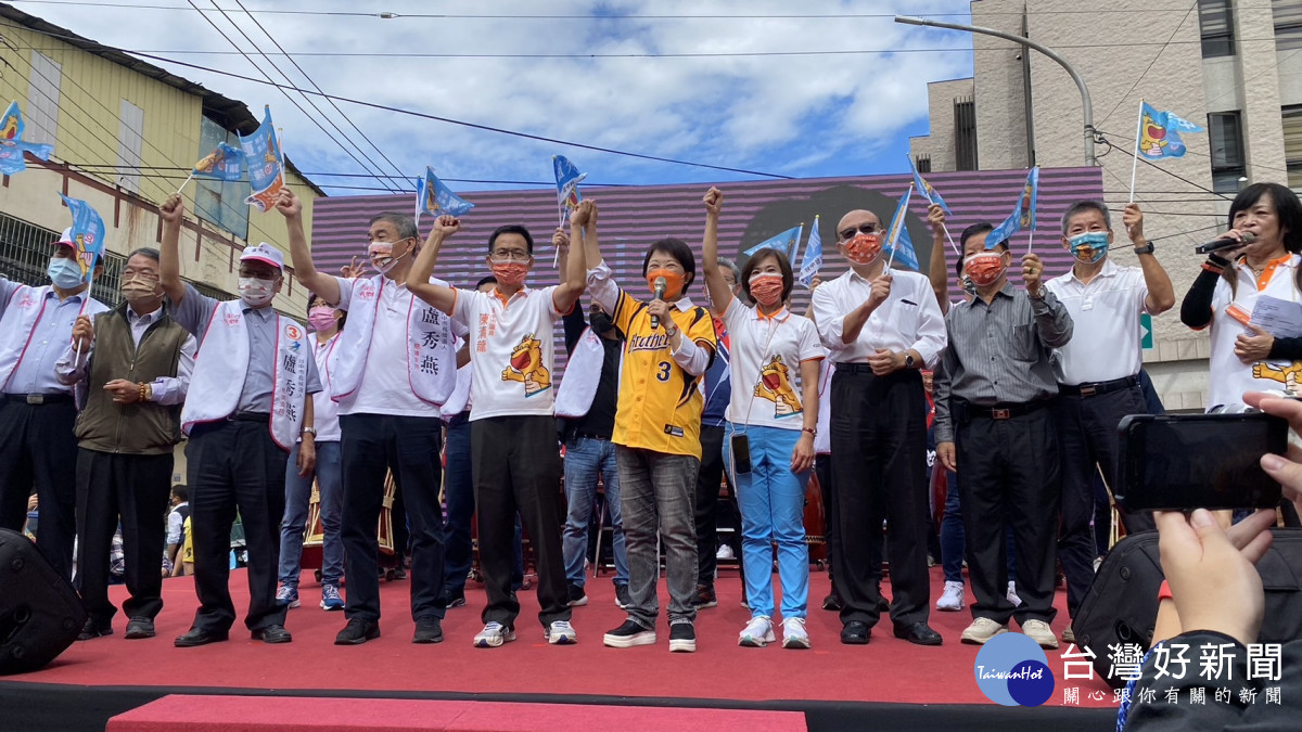 台中市盧秀燕賣力助選無黨籍市議員陳清龍。